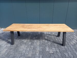 massieve tuintafel